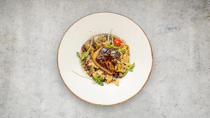 Pappardelle con filetto di manzo, porcini e fegato d’anatra 1 Pappardelle con filetto di manzo, porcini e fegato d’anatra